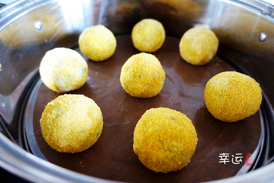 常吃玉米助消化!菜团子这么做,6分钟出锅,薄皮大馅特喧软