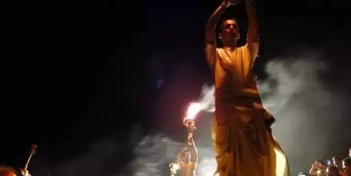 他骑行27个国家,他7年环游中国18万公里绕赤道4圈