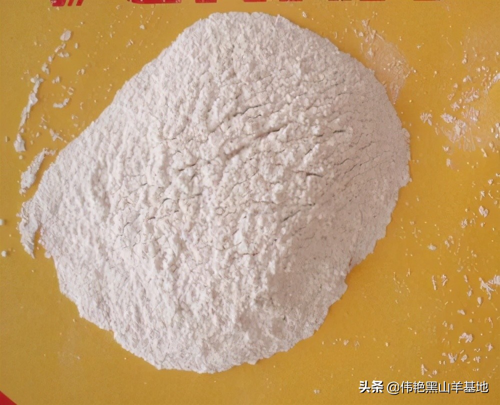 养殖黑山羊补贴,黑山羊喂什么料最好