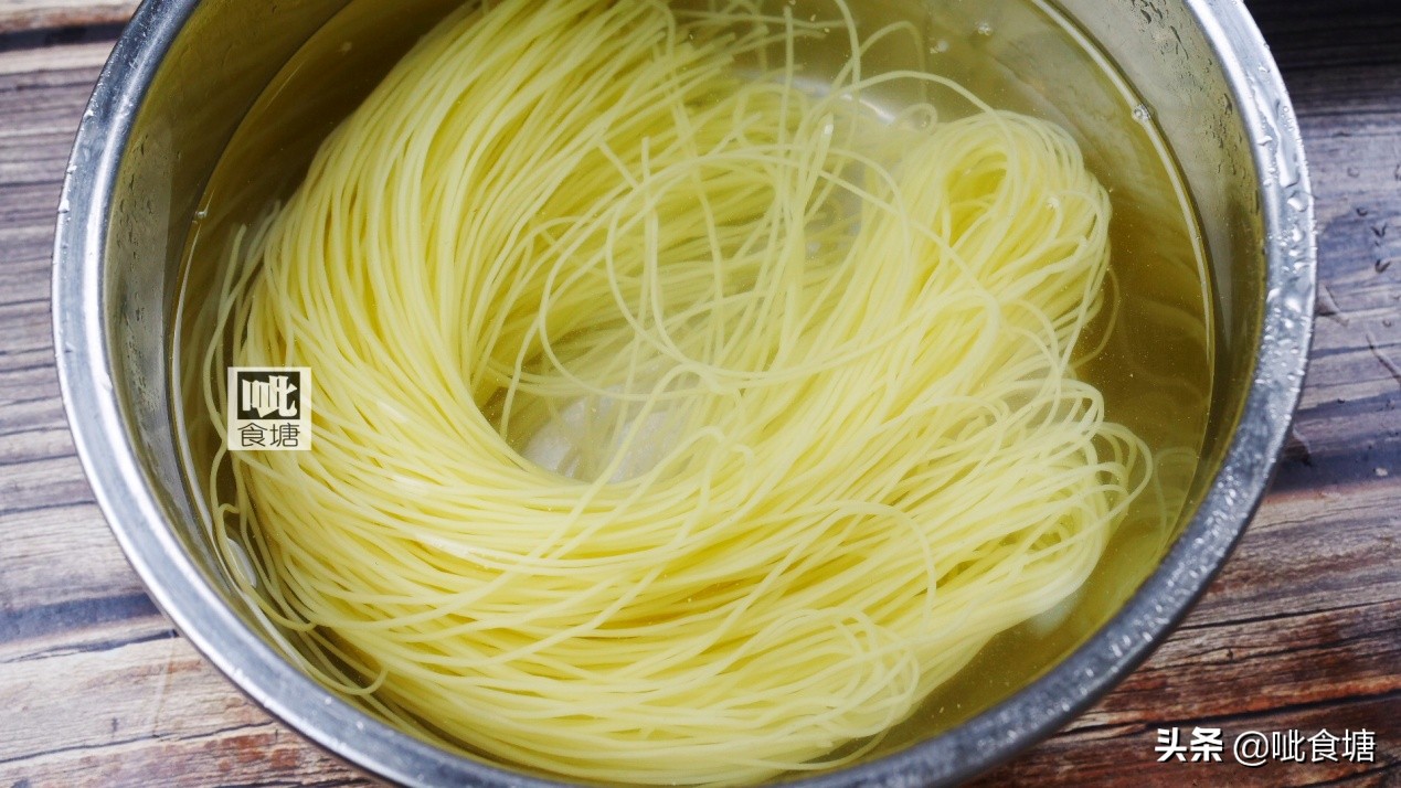 天热了吃点正宗的朝鲜冷面,夏季吃朝鲜冷面