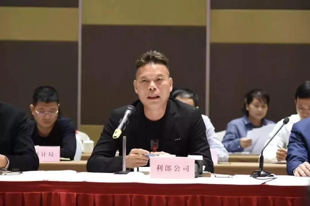 福建4对“三兄弟”白手起家逆袭，从农家孩子到十亿、百亿富翁