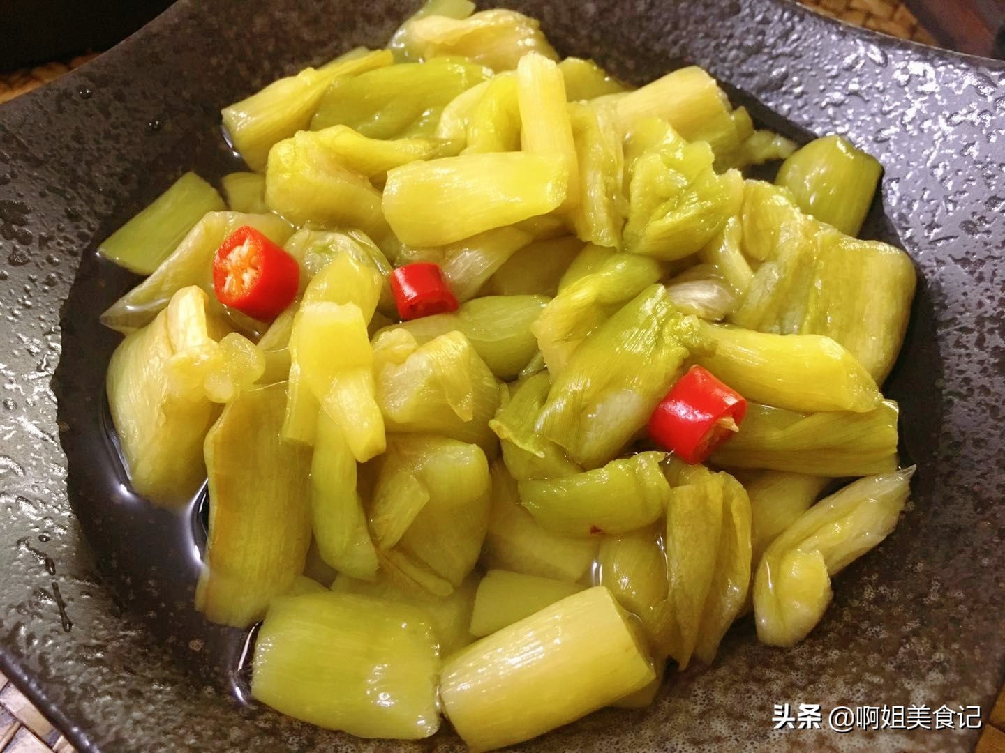 七月,我家早餐天天吃它,酸辣开胃,做一罐吃半年