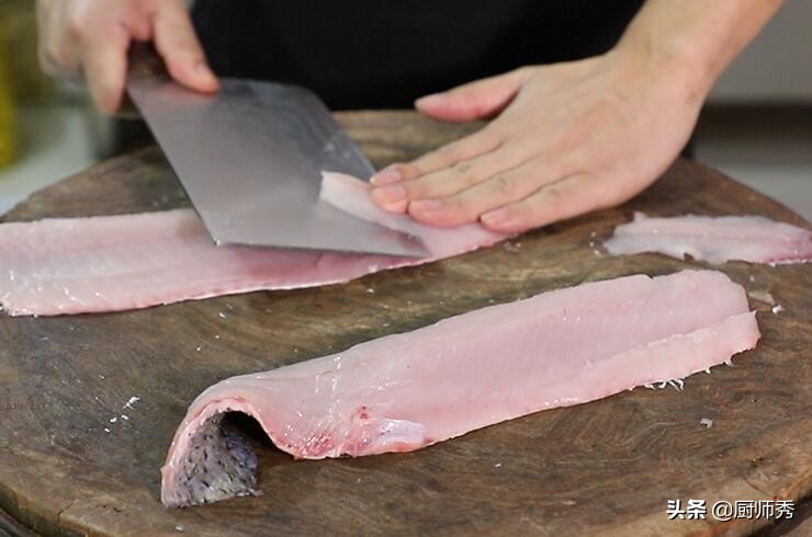 酸菜鱼的做法味道鲜美简单易学,家常版酸菜鱼汤鲜味美鱼肉嫩滑