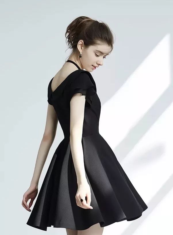 百变独特小黑裙,针织小黑裙高级感