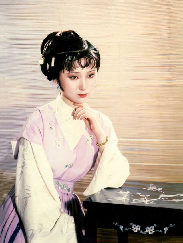 红楼梦中谁裹脚了,红楼梦林黛玉真的有玉吗