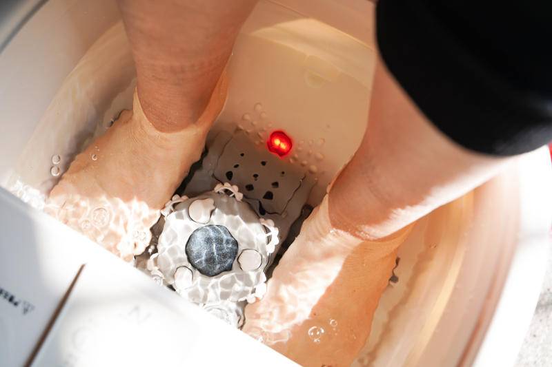 鍙岃剼娴告场鍦ㄦ俯娉夐噷,鍙岃剼娉＄儹姘磋兘鑸掔瓔娲荤粶