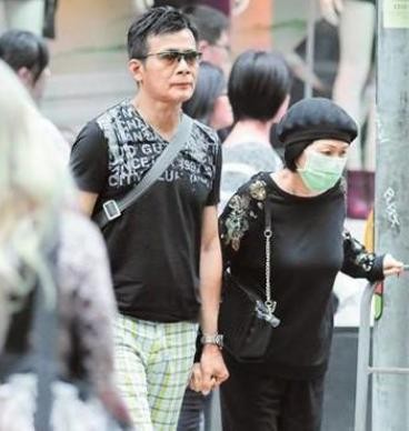 容忍妻子出轨，屡遭背叛却不离婚，黄日华才是真男人