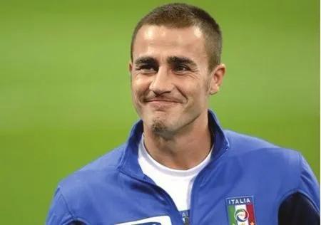 前锋的噩梦盘点足坛十大传奇后卫,每个时代的足球传奇巨星