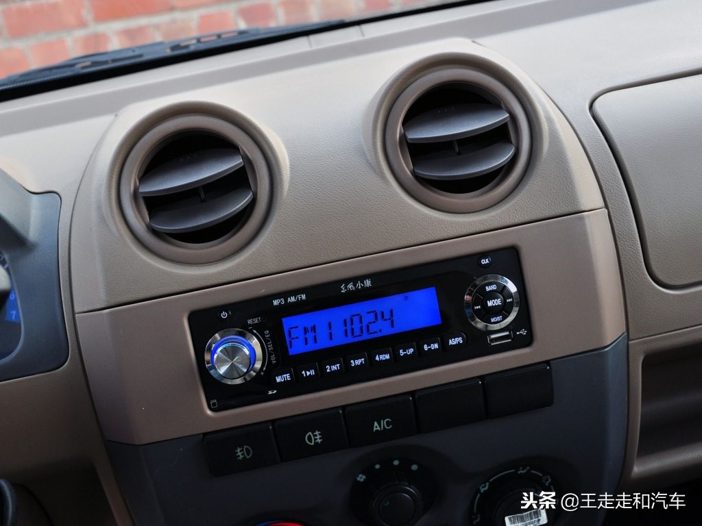 吉姆尼军绿版视频,吉姆尼军绿色小越野车