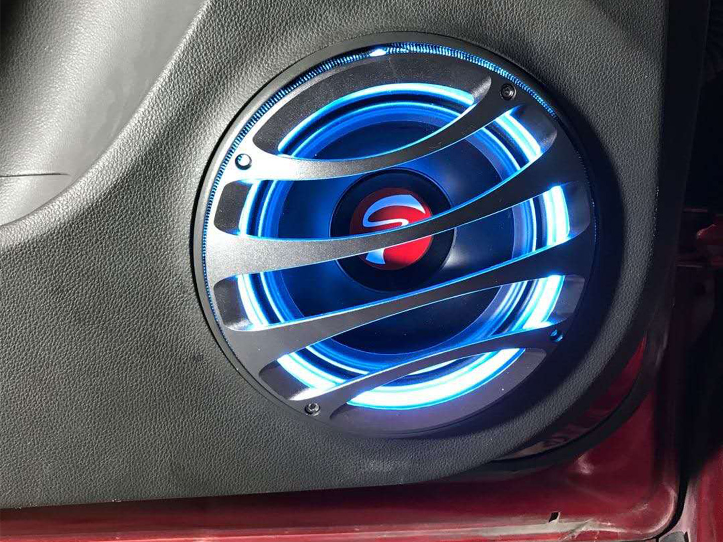 雪佛兰科鲁兹改装音响效果,雪佛兰科鲁兹改装效果视频