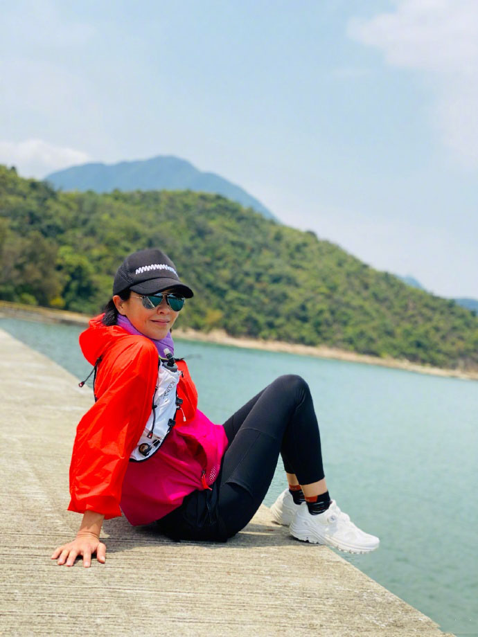 谢贤跟刘嘉玲是哪一年在一起,刘嘉玲谢贤最新照片