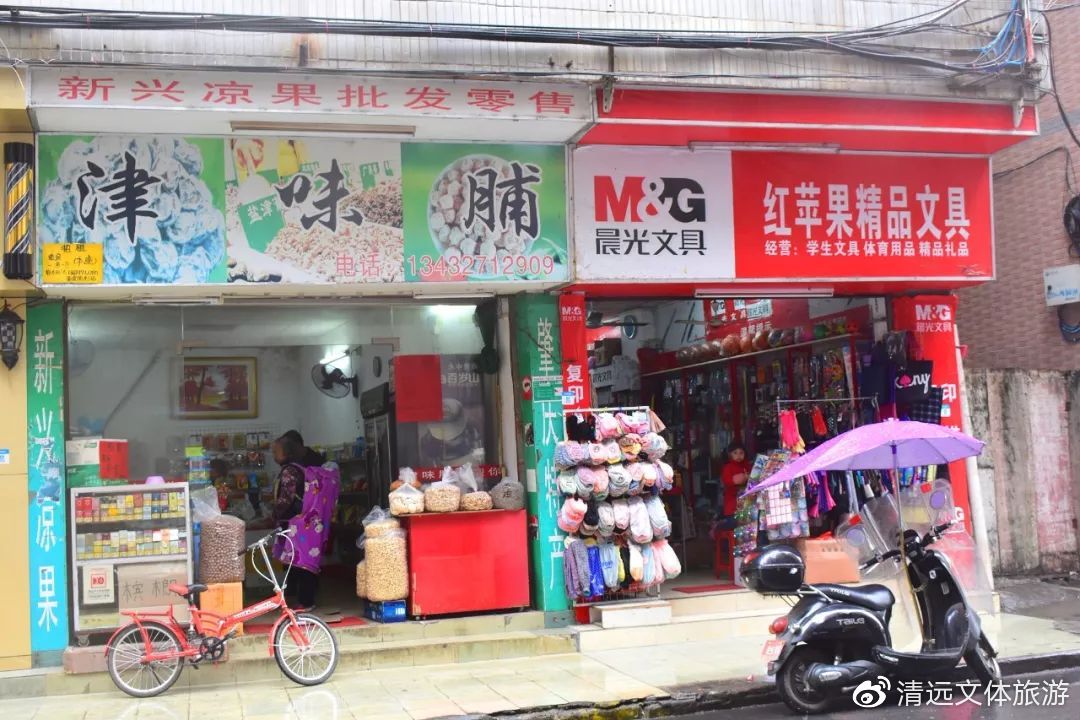 这些在学校周边开了十几年的小吃店，陪伴了多少人的青葱岁月！