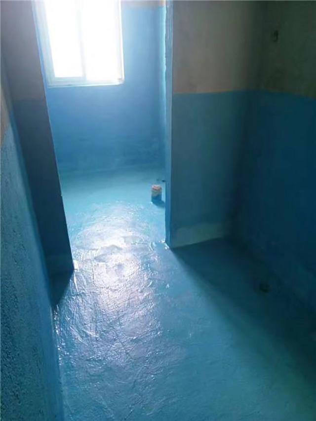 师傅说防水做太高会掉砖,师傅说防水不做到顶