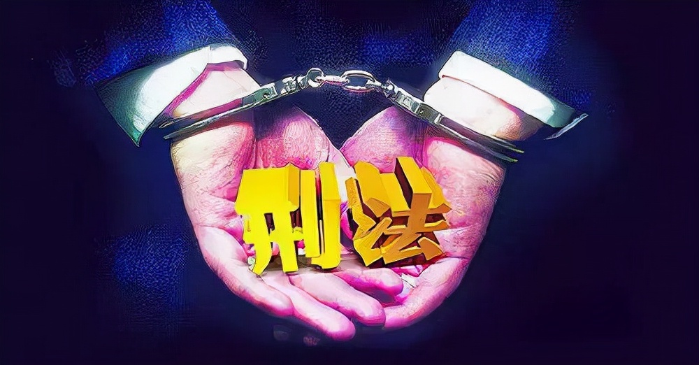 女子伪造检验单，以告强奸为由索要巨额钱财，如何评价？