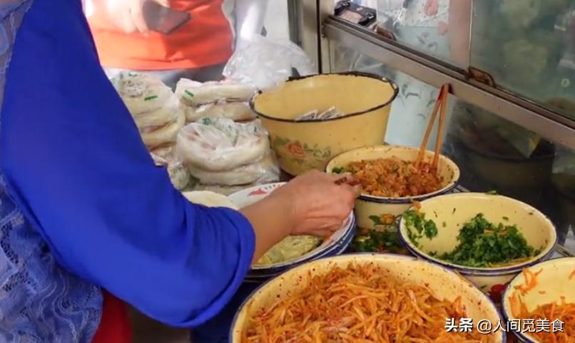 街头摆摊小吃一天卖500个,摆摊卖早餐一个月收入一天不超200