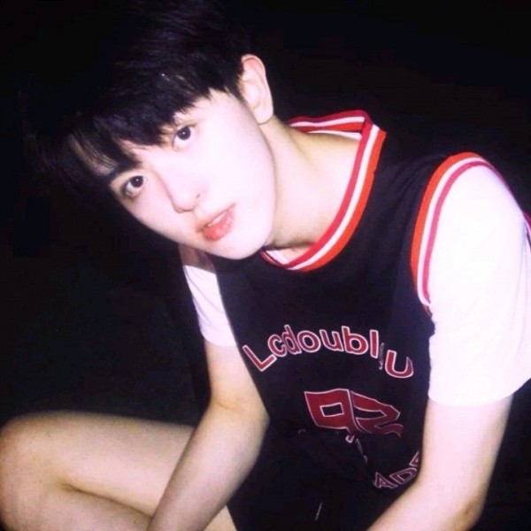 抚摸男人头代表什么,男生摸女生的头代表什么意思呢