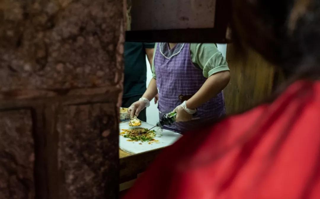 他建了一个3000㎡的浪漫花园，情侣不远千里只为一场草坪婚礼