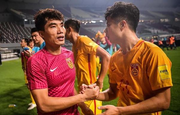 疫情期间给中国捐款的足球运动员,中超球员武汉捐2500万