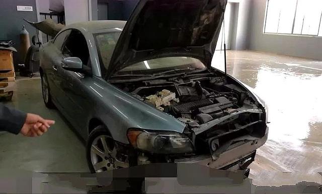 搬家时候发现一辆沃尔沃C70“僵尸车”,车主:就怕你不敢买