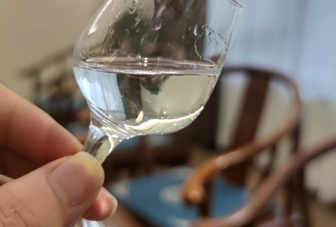 飞天迎宾和遵义1935哪个酒质更好,飞天迎宾酒与习酒窖藏1988哪个好