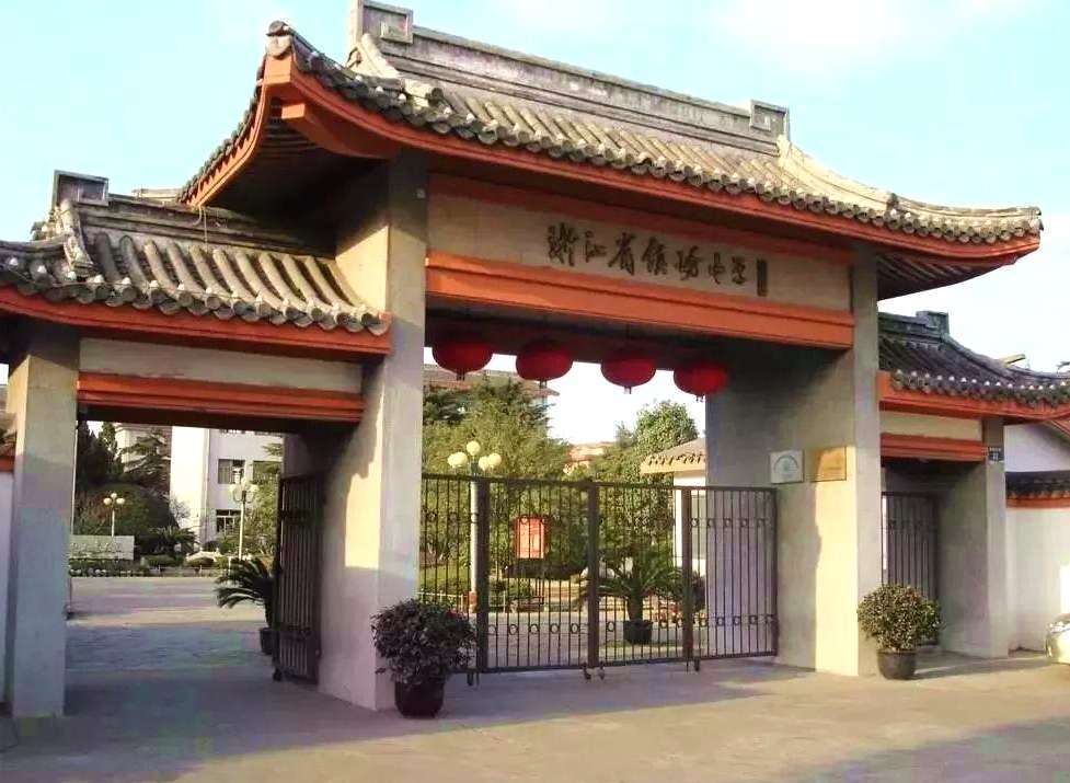 镇海和慈溪，成为了宁波高中的双核，市区的中学还能崛起吗？