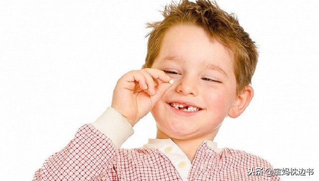 宝宝换牙期怎么纠正正长的牙齿,孩子换牙牙齿不整齐需要矫正