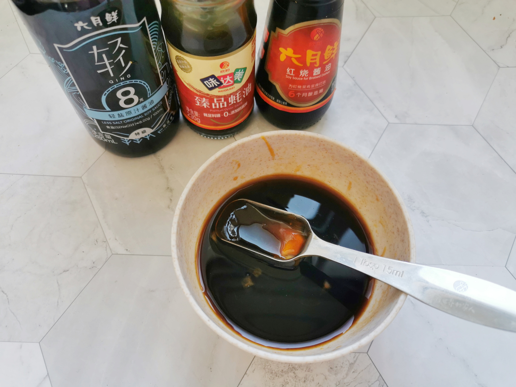 叉烧肉里的咸蛋黄怎么放进去的,挂炉港式咸蛋黄叉烧肉的正宗做法