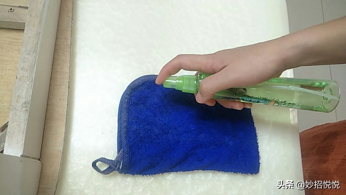 洗凳子上面的污垢用什么洗,凳子很脏怎么洗白一点