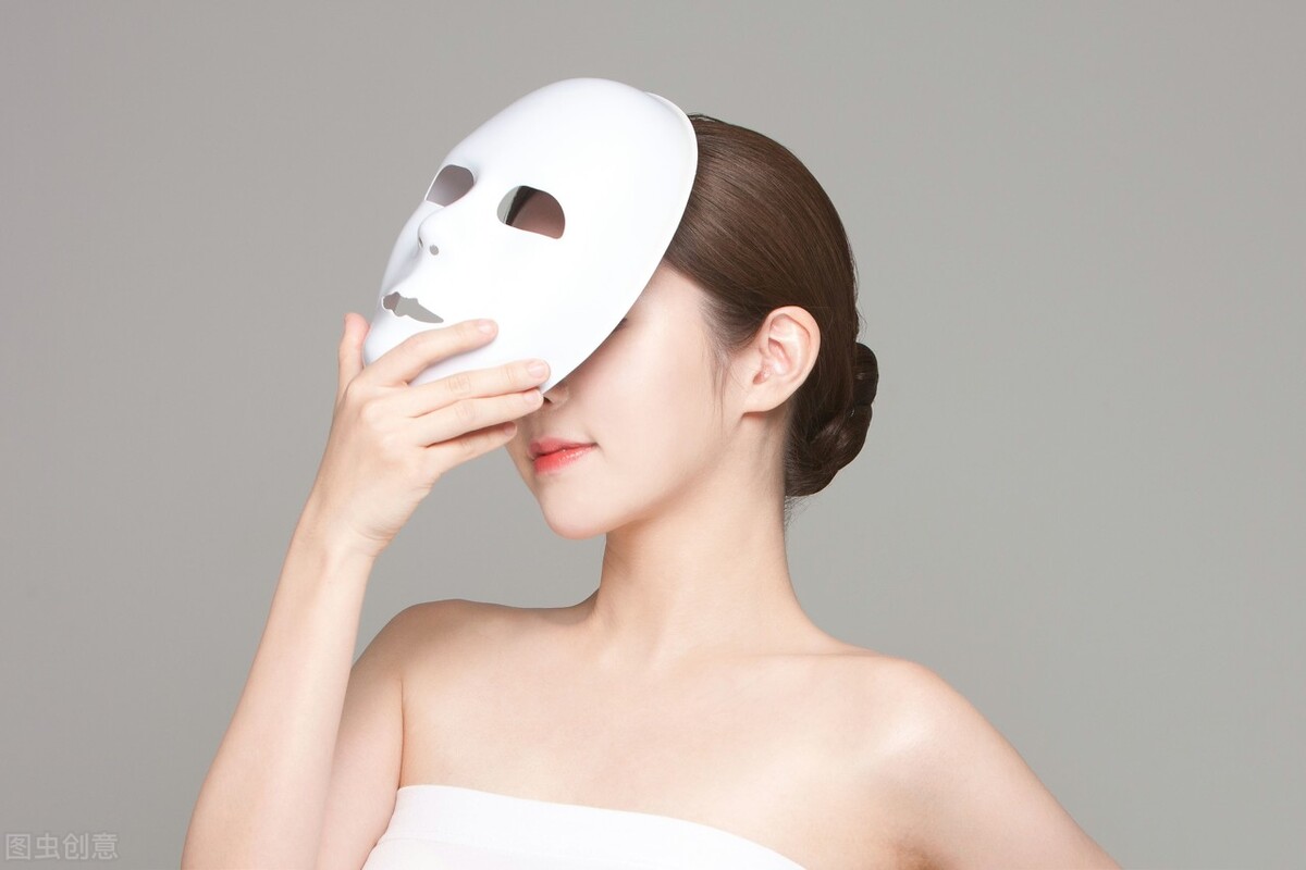 三胎时代：带着硅胶*皮人**面具的假“美女”