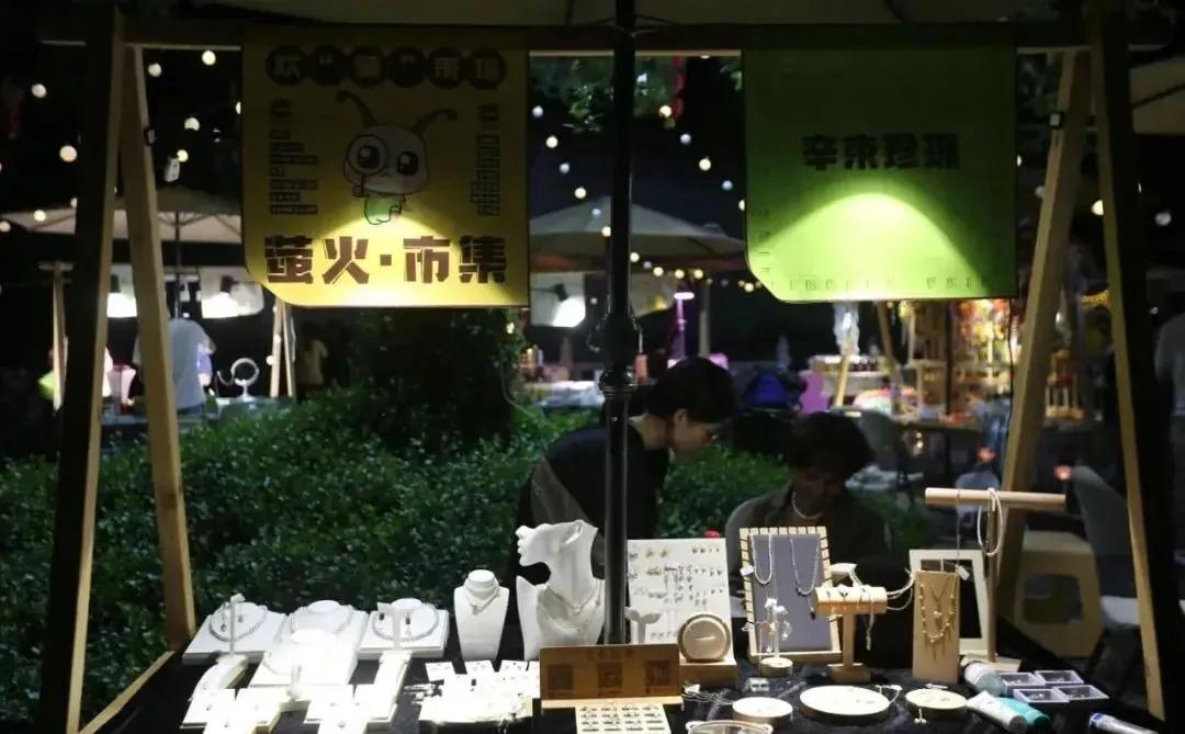 丽水上热搜,浙江丽水现萤火虫星海