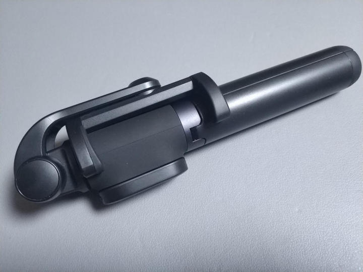 带遥控自拍支架最新款拍摄神器,便携自拍杆神器