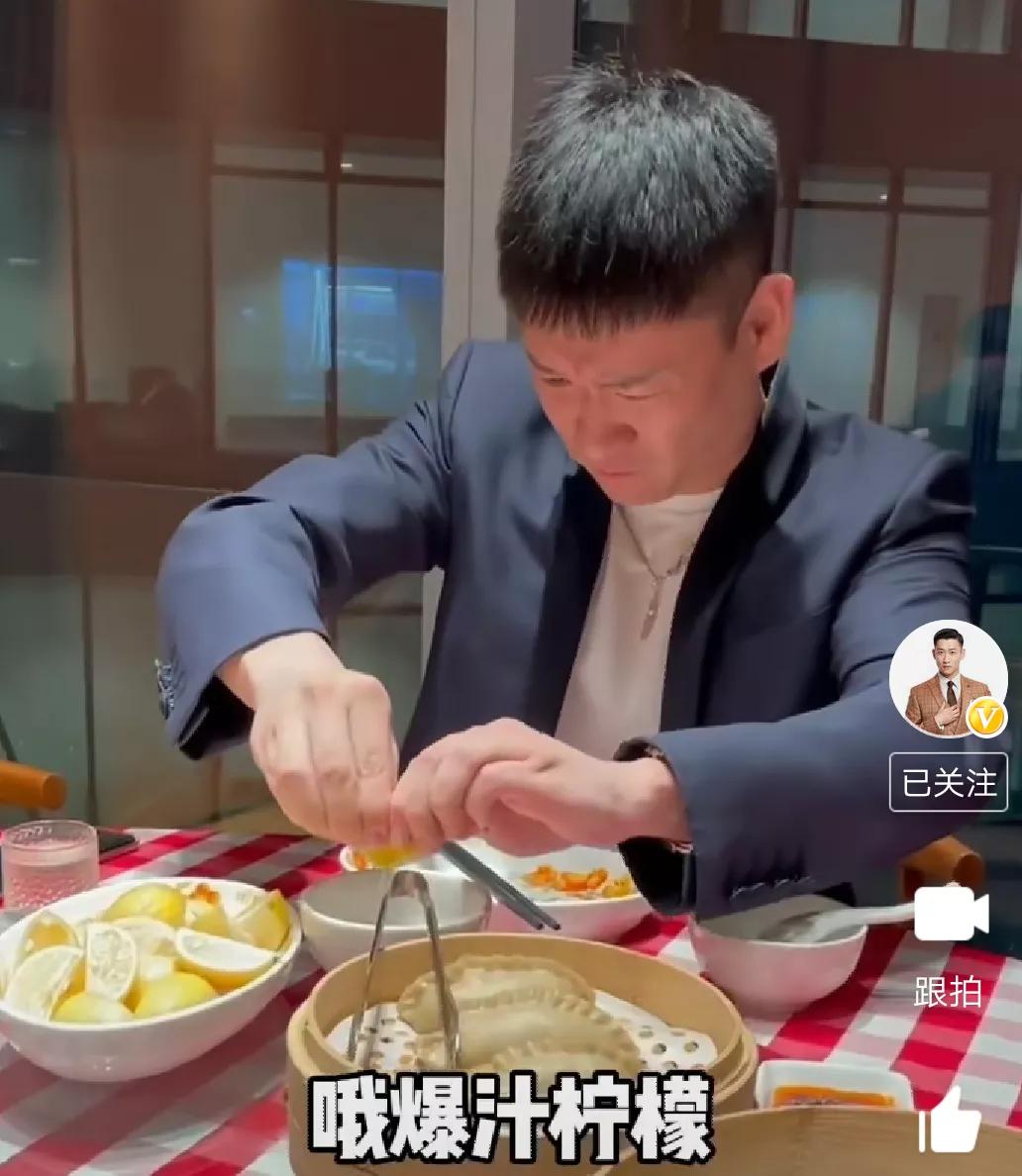 曹云金吃饺子视频,曹云金吃打卤面