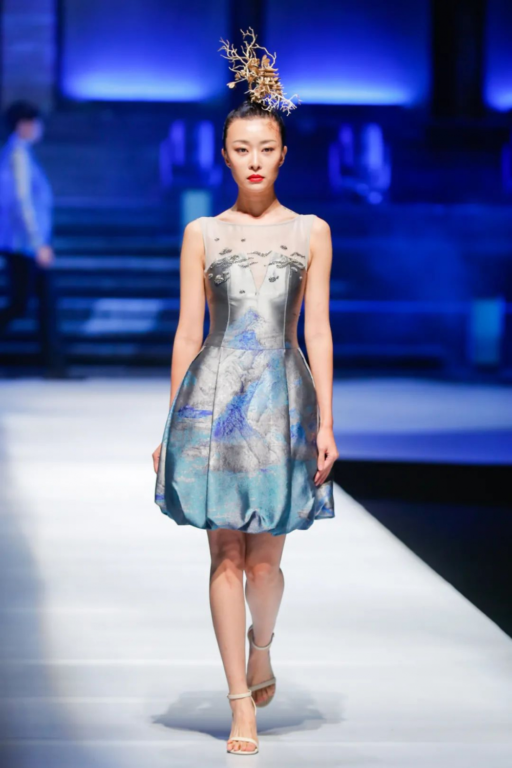 非遗高端定制国风女装,非遗服饰融入现代生活