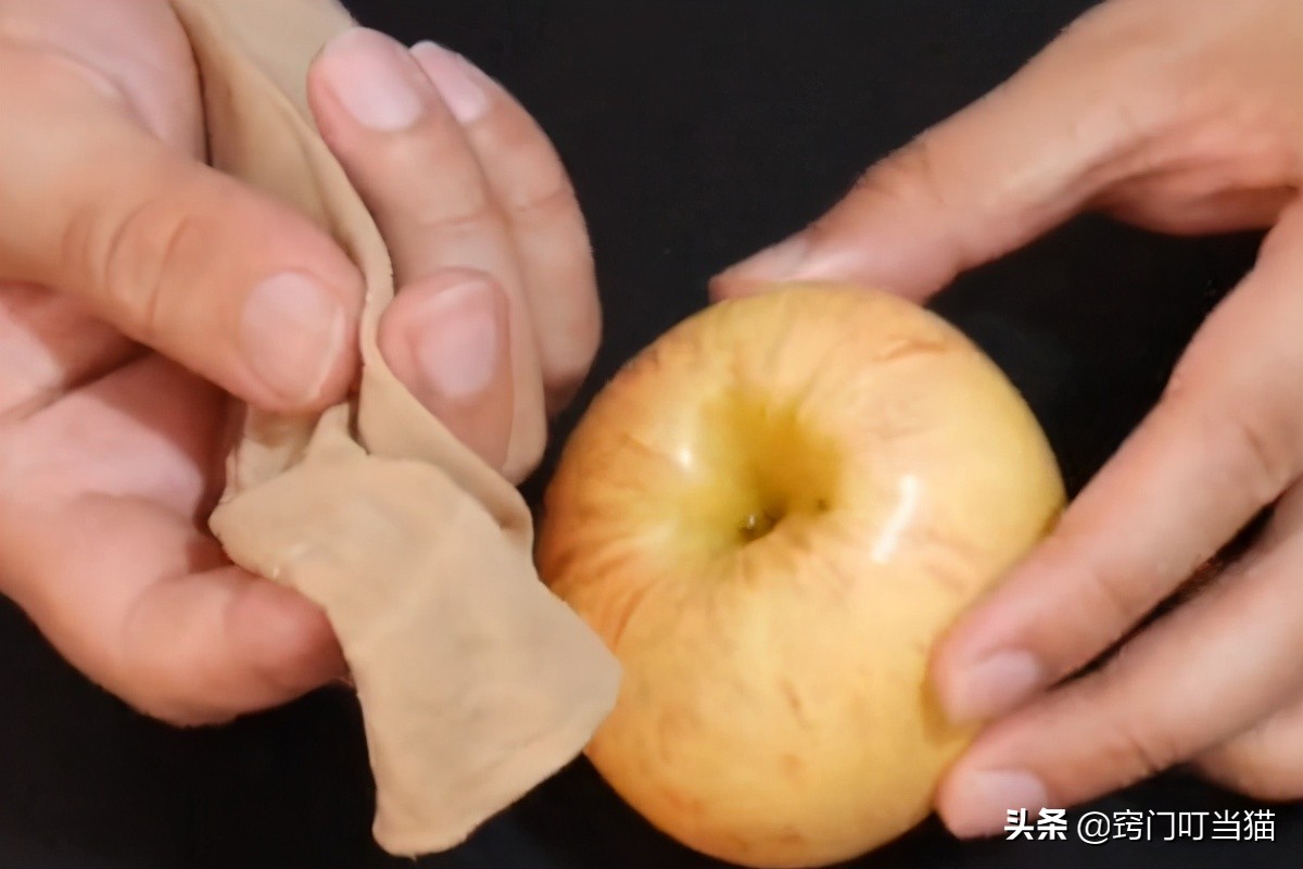 把苹果塞进*袜丝**里，作用真是太厉害了，解决了很多人的烦恼