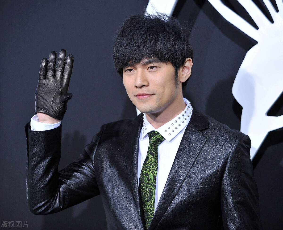 辛巴复出狂卖20亿：今天的下跪，是为了明天的上位