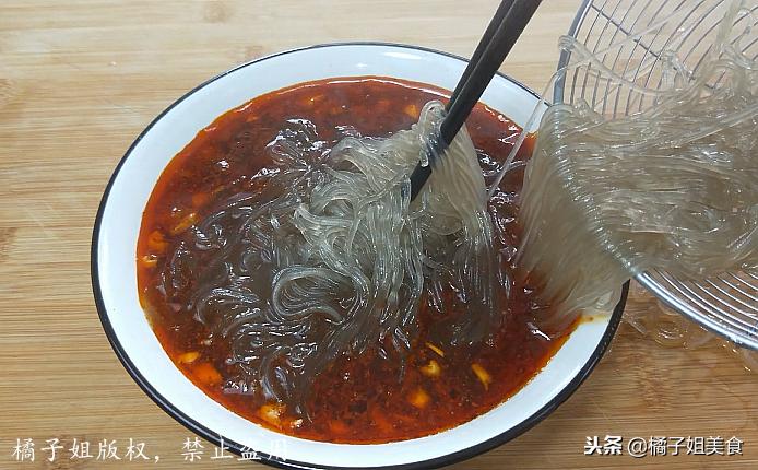 想吃正宗酸辣粉很简单,想吃酸辣粉要不要去买