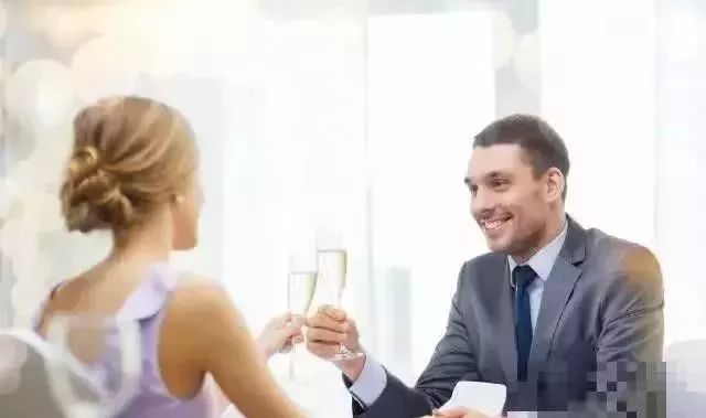 已婚女人喜欢你的信号三种表现,已婚女人喜欢你的5大征兆