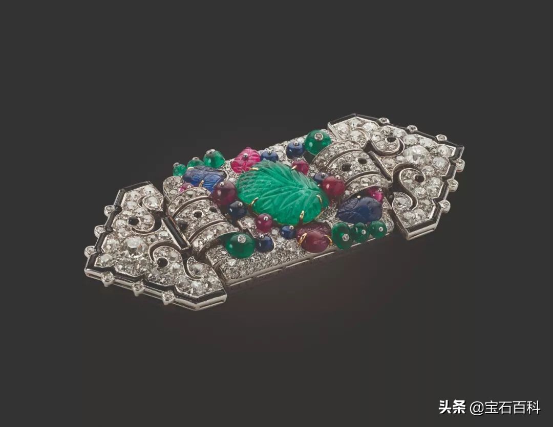 戴红宝石,戴红宝石的女人