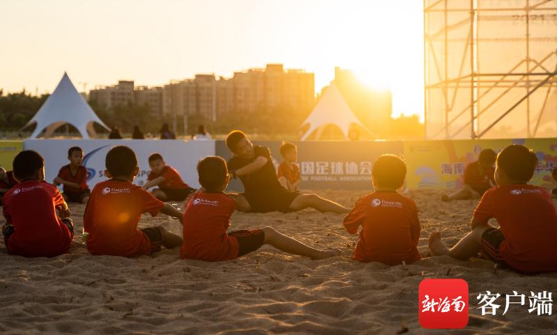 海口暑假足球夏令营,海口青少年军训夏令营