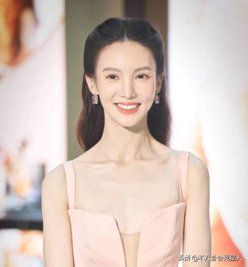 金晨颖儿姜妍环球影视城,金晨穿礼服超瘦