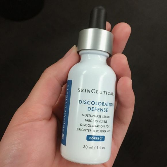 皮肤黑适合用什么样的美白精华,美白精华可以让黑皮肤变白