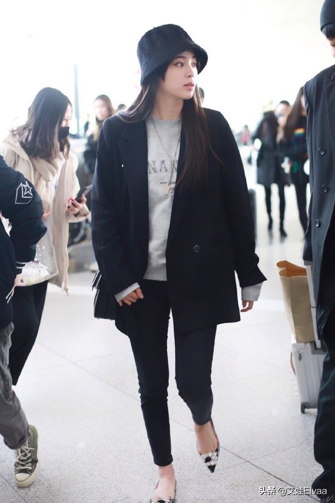 欧阳娜娜穿匡威高帮,欧阳娜娜18岁冬季穿搭
