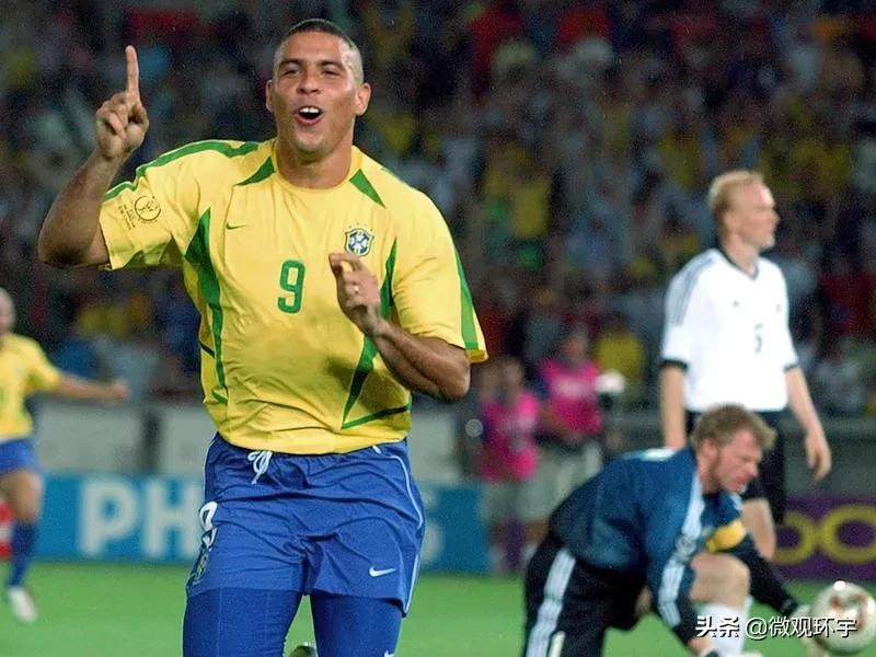 世界足球最不可思议的扑救,当今世界足球十大最强阵容