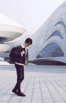 一开始我以为爱上了实力派，没想到他们还全是梗王