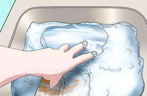 牛人自制发明浇水神器 (自制自动浇水神器)