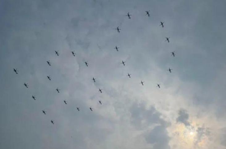 威龙列阵，长空彩练！详解百年庆典空中表演中的解放军战鹰编队