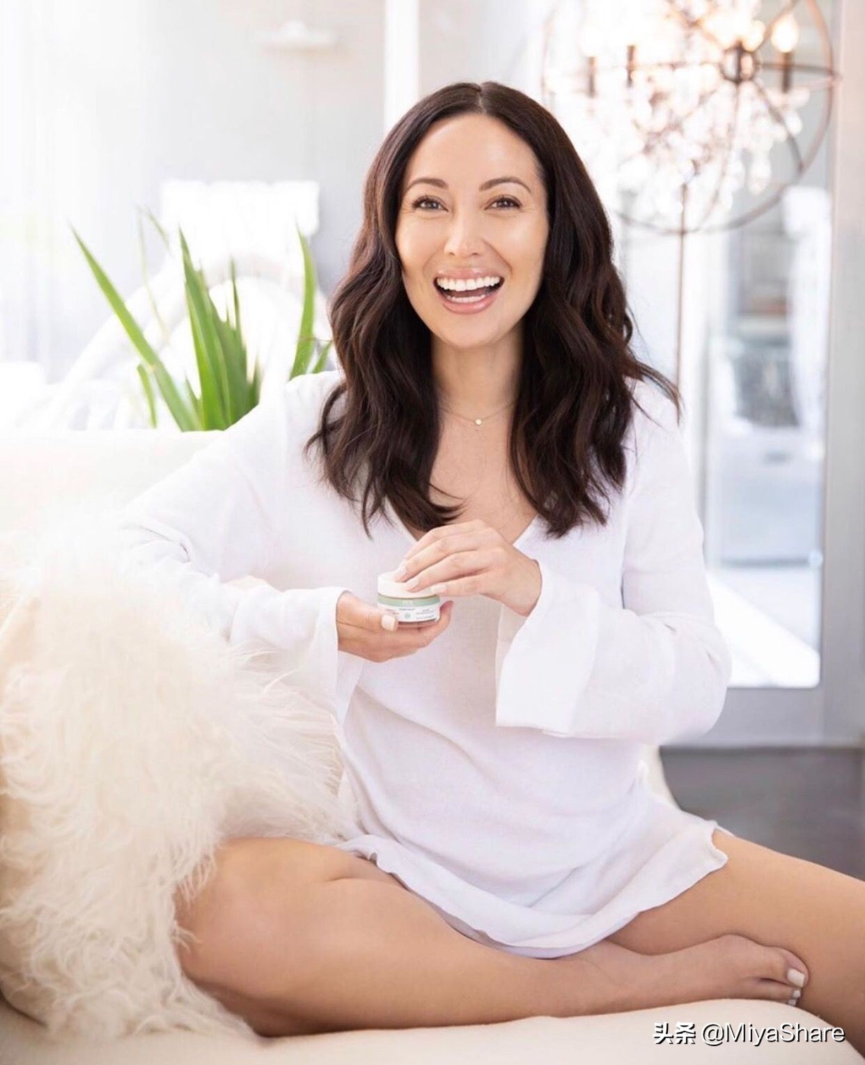 雅诗兰黛混油皮面霜测评,粉霜推荐公认好用第一名雅诗兰黛