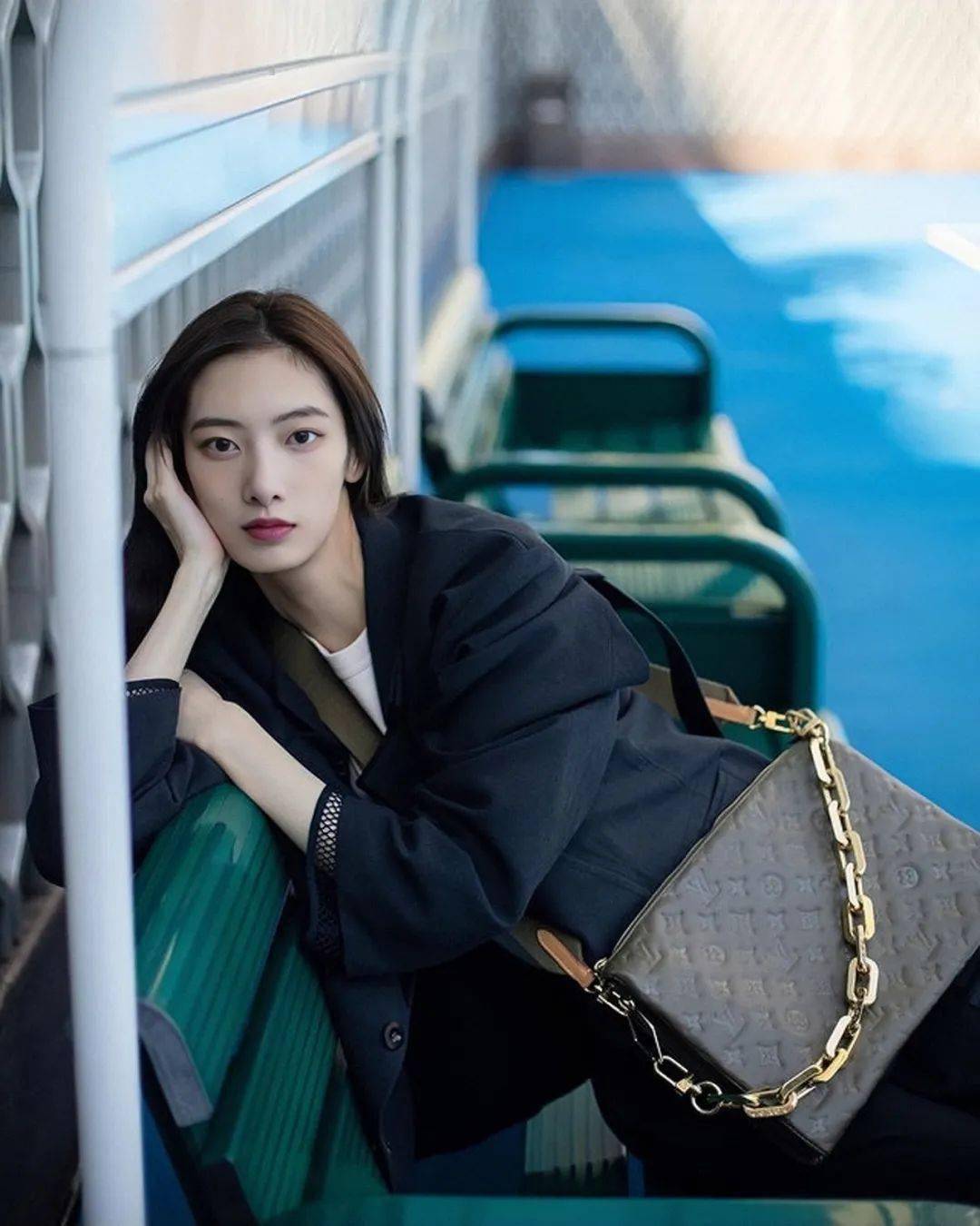 LV新手袋一出，女明星们集体撞包