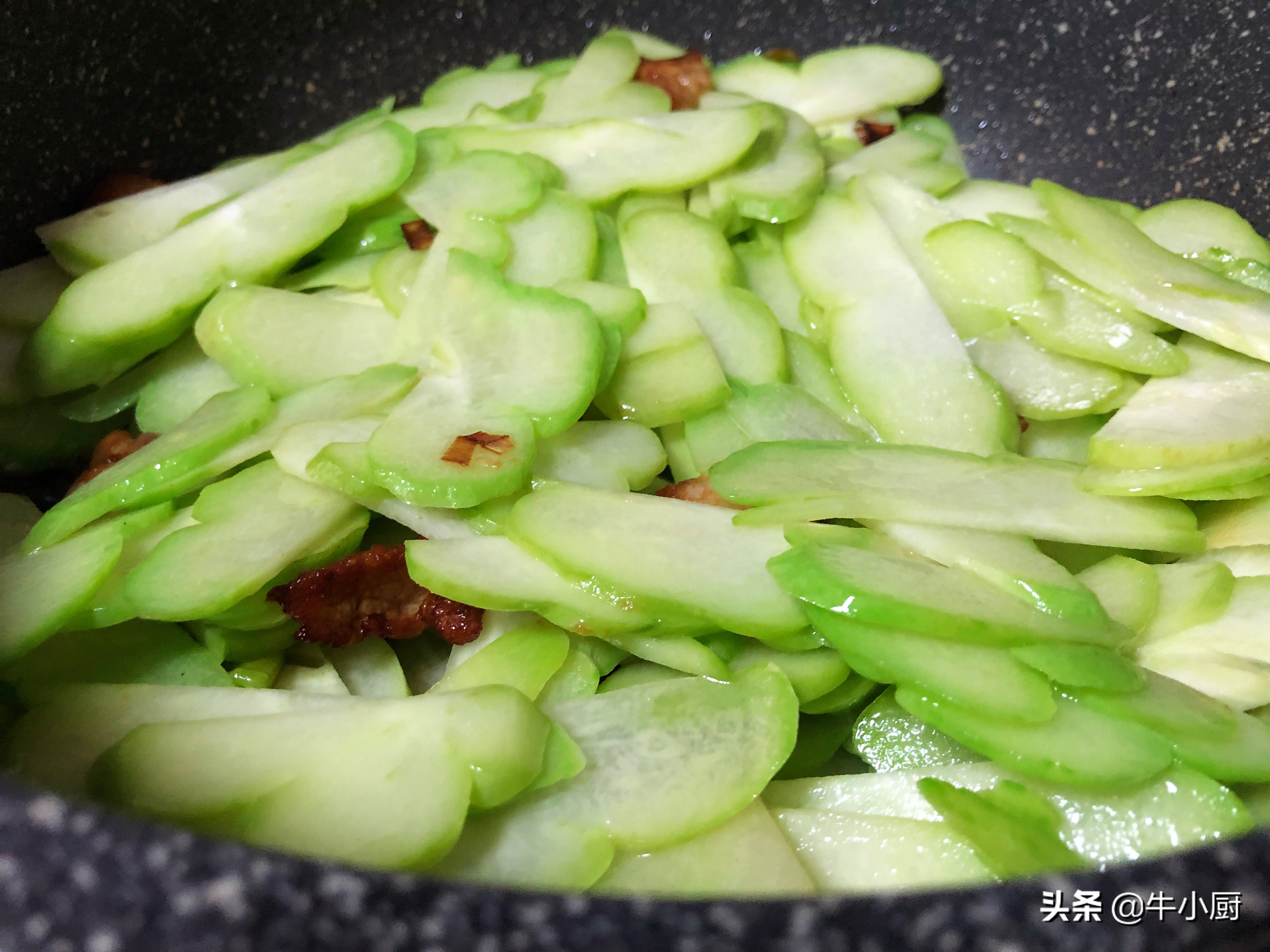 秋天这瓜刚刚上市，我一买就是10斤，耐贮存，多吃能增强抵抗力