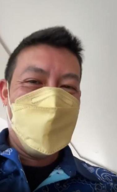 陈冠希抱女儿的笑容,陈冠希回应自己像赵本山